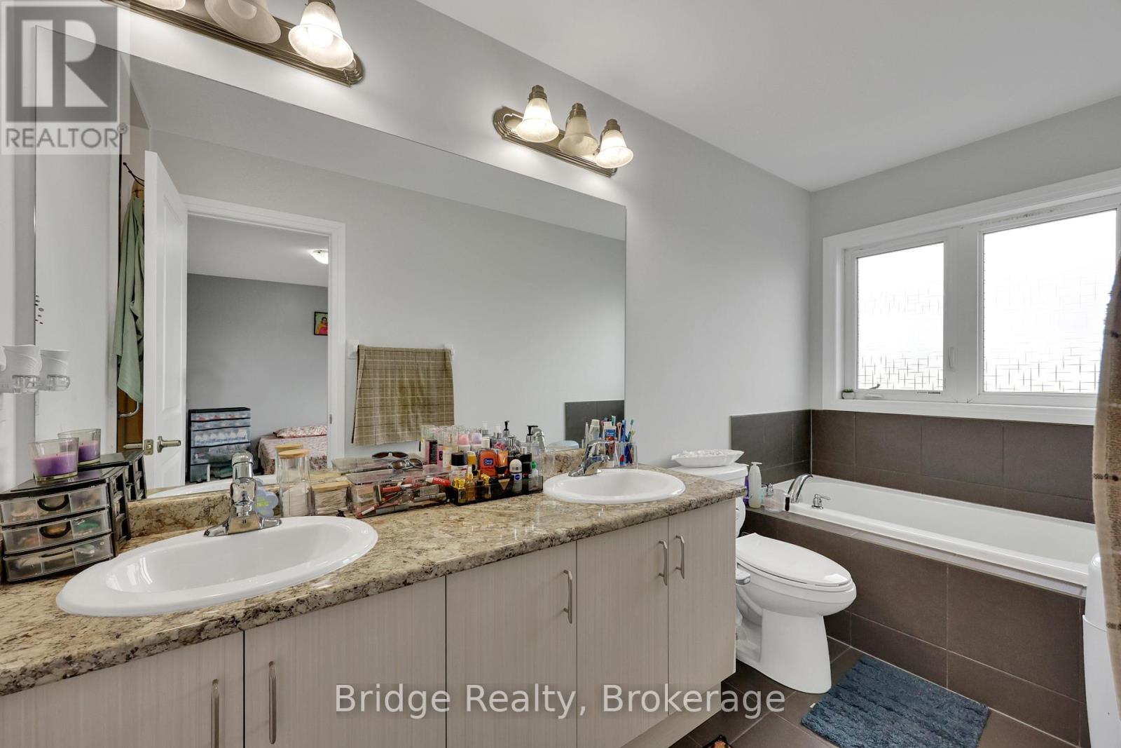 Photo 29 of 898 Sobeski Avenue, Woodstock ON