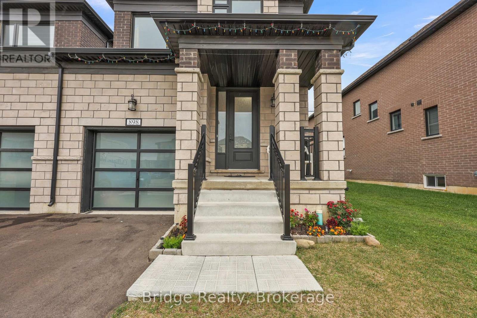 Photo 3 of 898 Sobeski Avenue, Woodstock ON