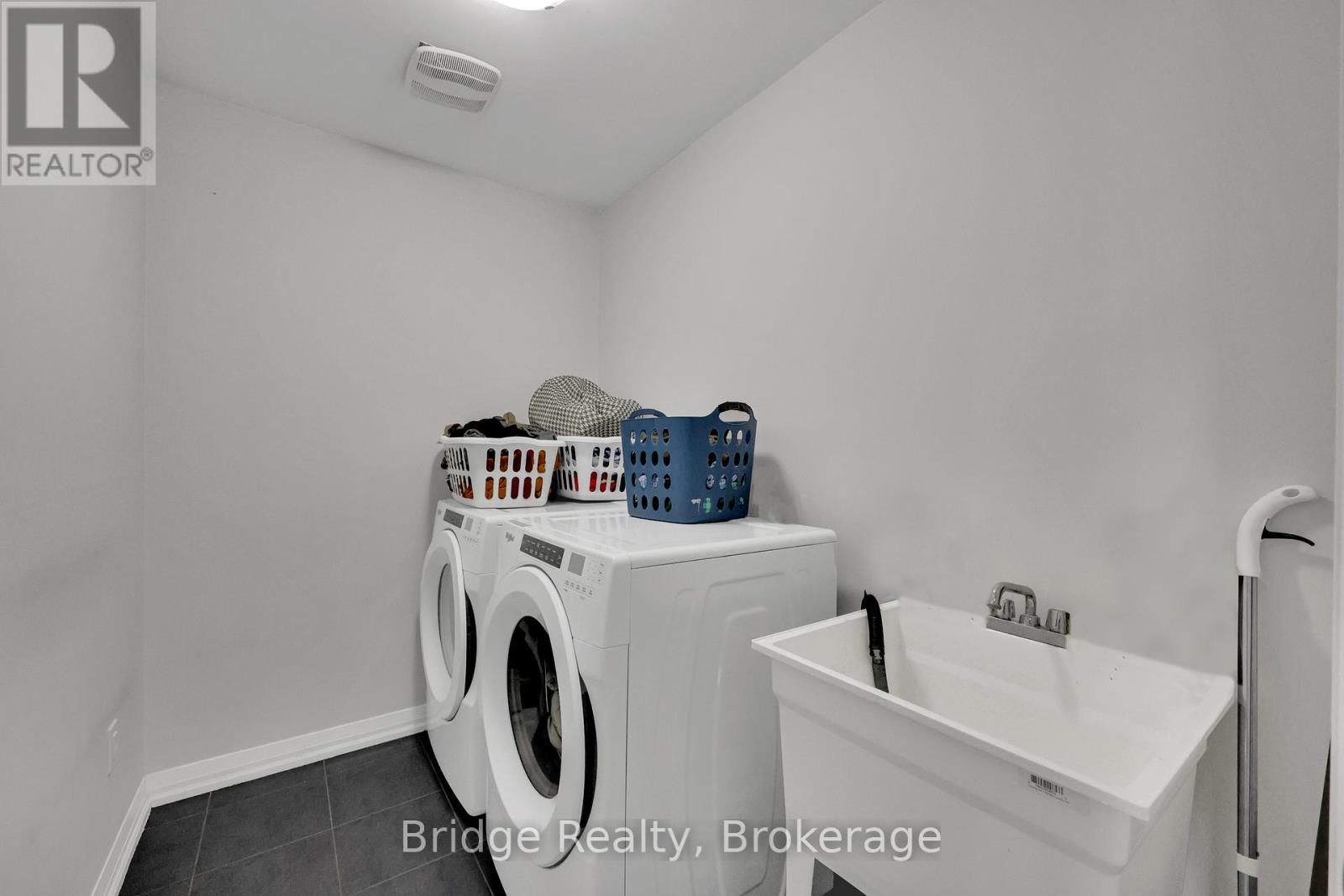 Photo 35 of 898 Sobeski Avenue, Woodstock ON