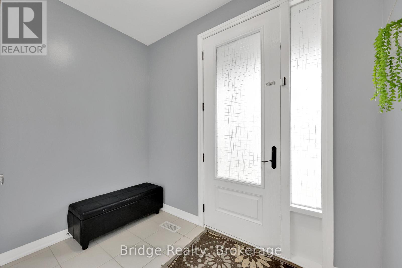 Photo 4 of 898 Sobeski Avenue, Woodstock ON