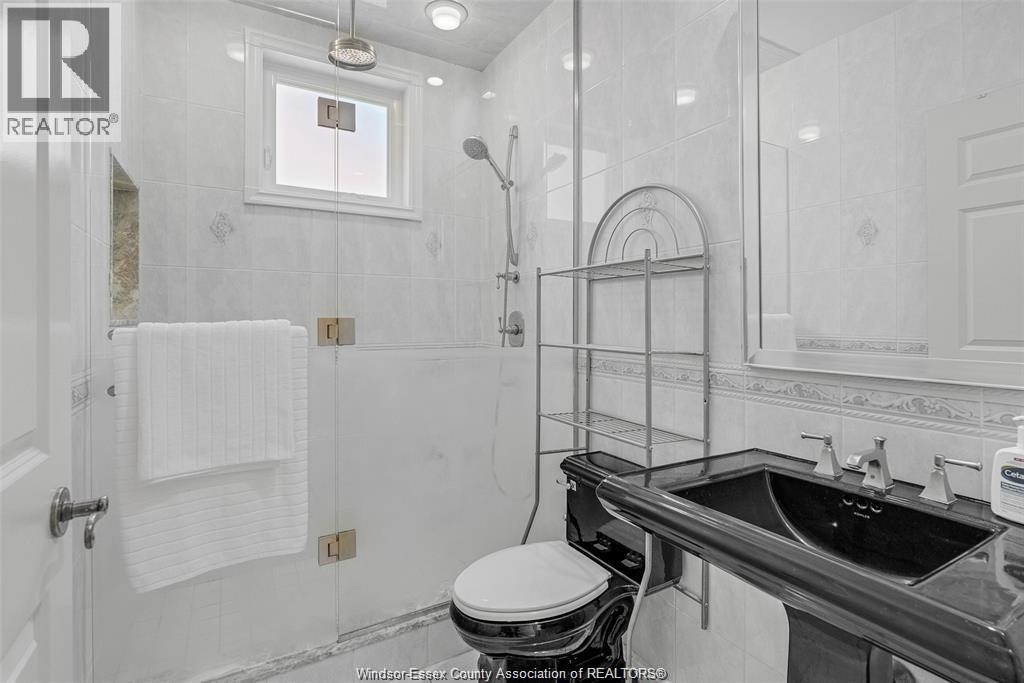 Photo 31 of 490 Shoreview, Windsor ON