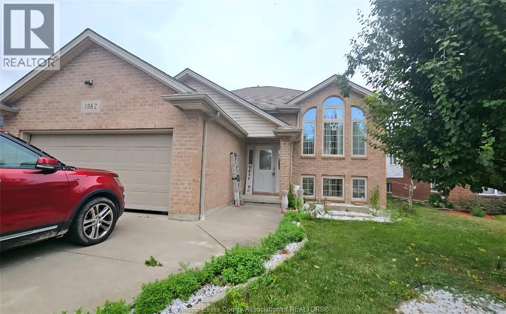 Photo 1 of 1062 Monarch Meadows, Lakeshore ON