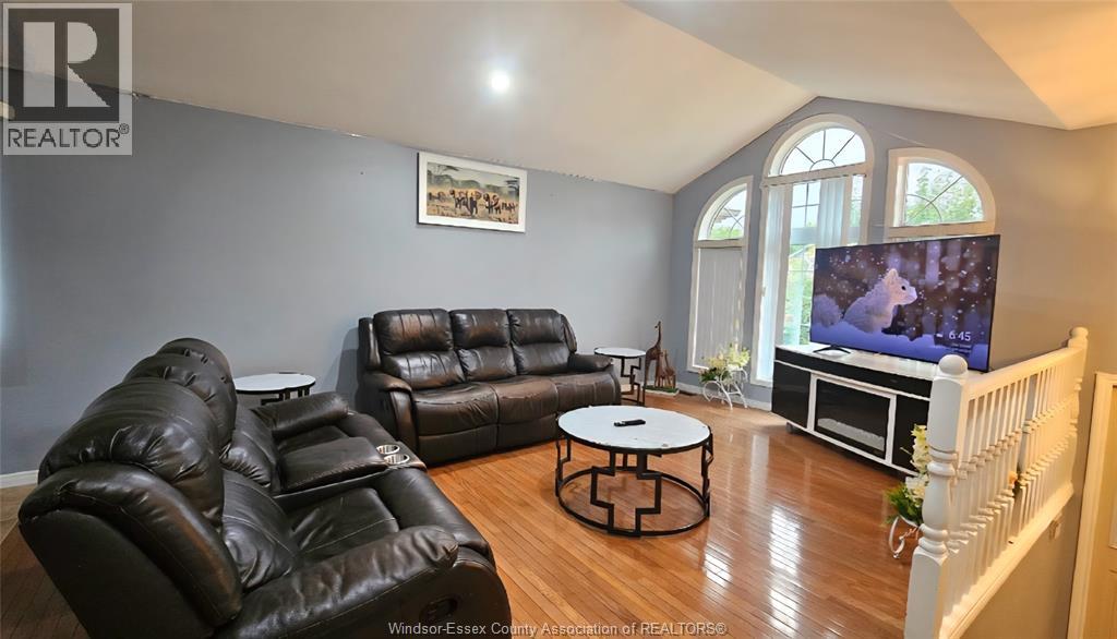 Photo 7 of 1062 Monarch Meadows, Lakeshore ON