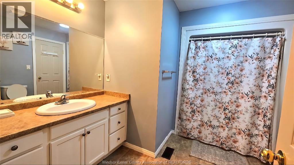 Photo 5 of 1062 Monarch Meadows, Lakeshore ON