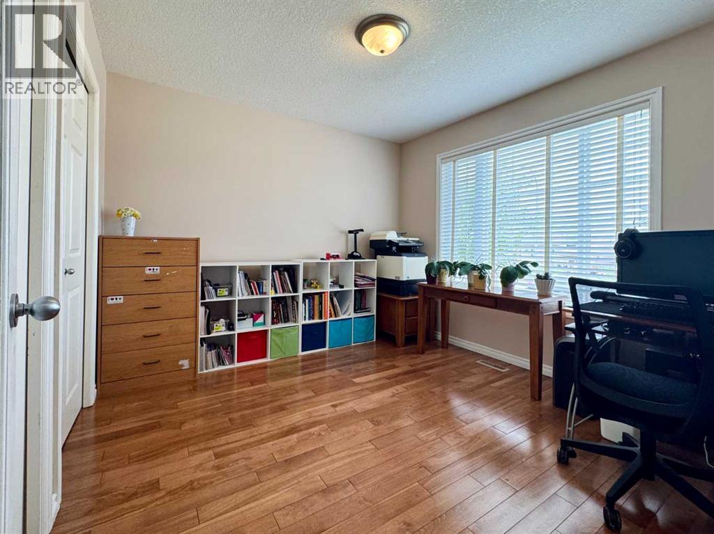 Photo 5 of 225 Cougar Way N, Lethbridge AB