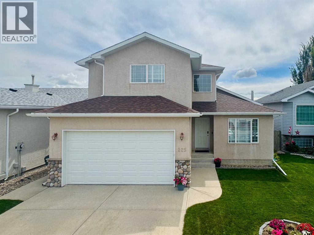 Photo 1 of 225 Cougar Way N, Lethbridge AB
