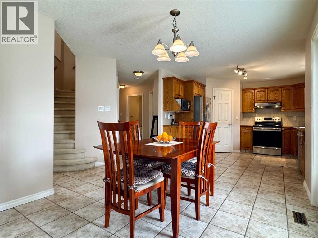 Photo 13 of 225 Cougar Way N, Lethbridge AB