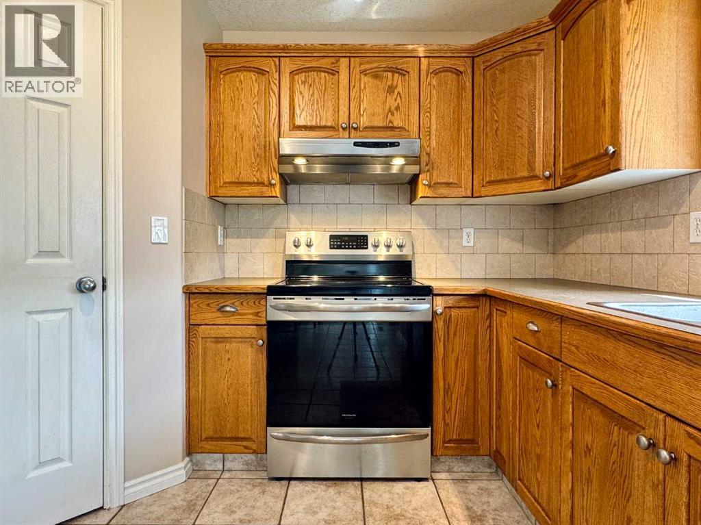 Photo 16 of 225 Cougar Way N, Lethbridge AB