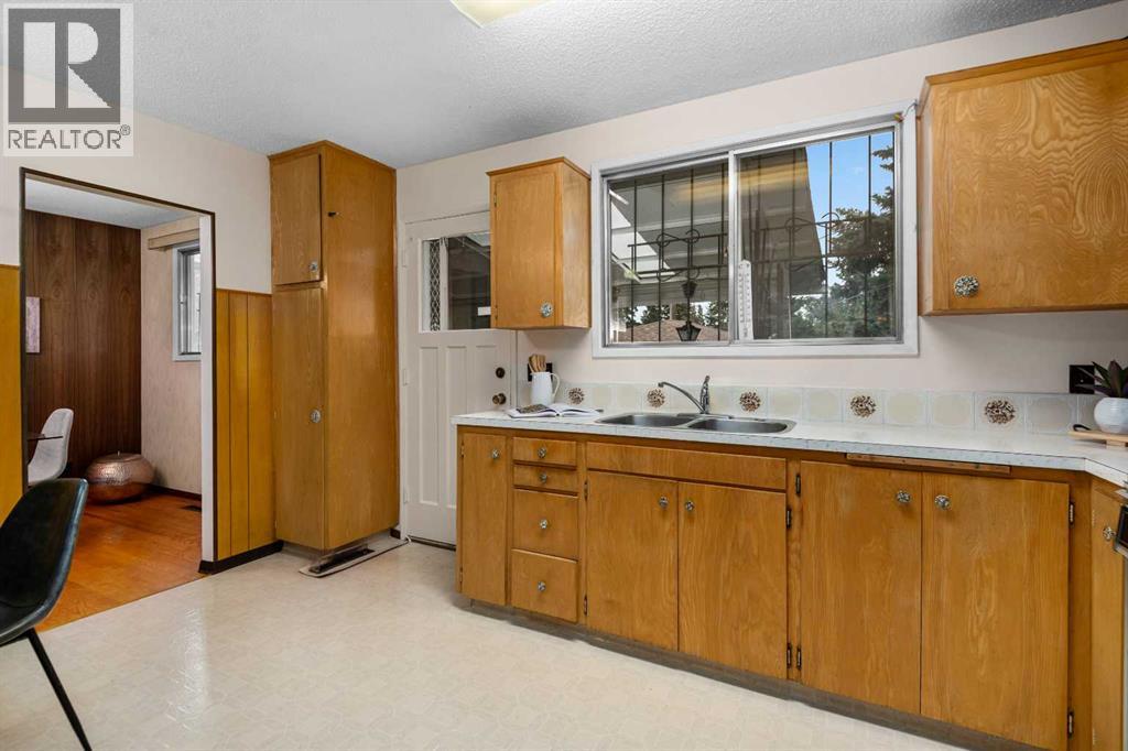 Single Family House Bi-level for Sale in  Foritana Road SE Forest Heights Calgary 