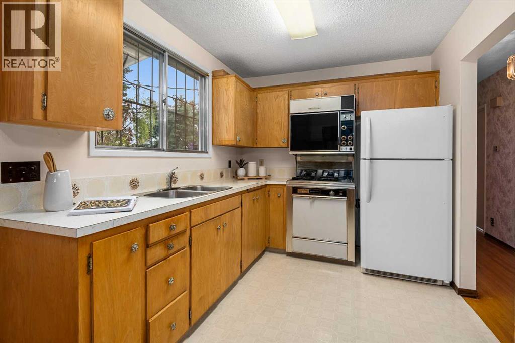 Single Family House Bi-level for Sale in  Foritana Road SE Forest Heights Calgary 