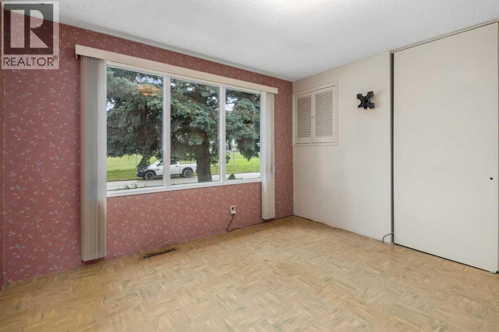 Single Family House Bi-level for Sale in  Foritana Road SE Forest Heights Calgary 