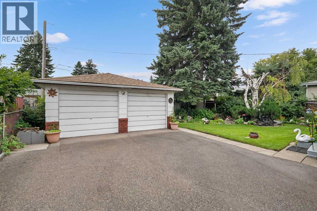 Single Family House Bi-level for Sale in  Foritana Road SE Forest Heights Calgary 