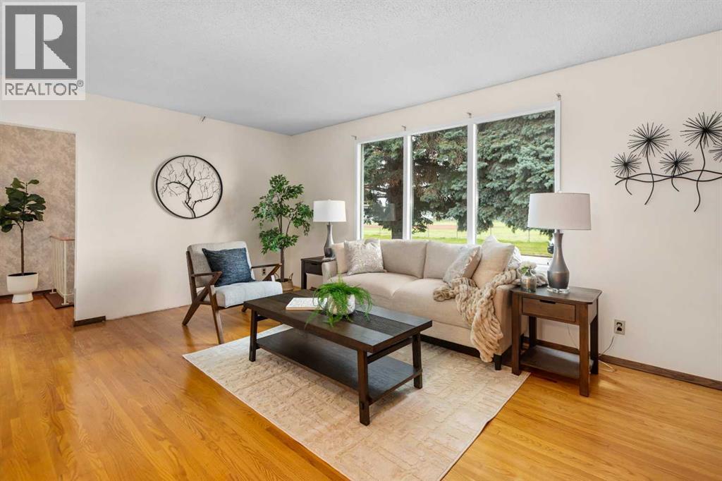 Single Family House Bi-level for Sale in  Foritana Road SE Forest Heights Calgary 