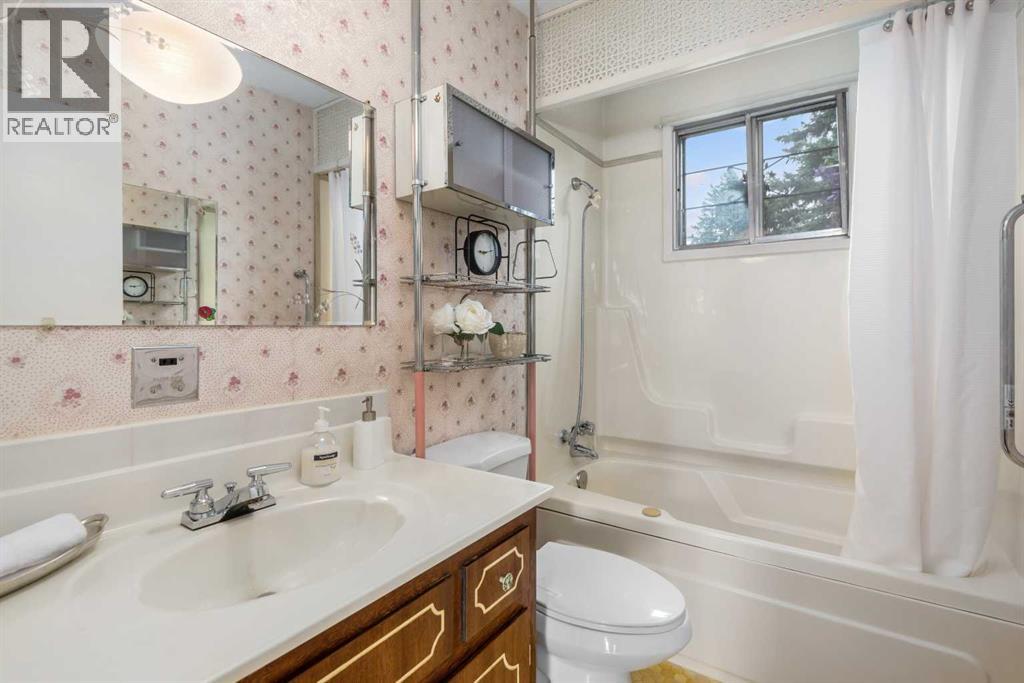 Single Family House Bi-level for Sale in  Foritana Road SE Forest Heights Calgary 