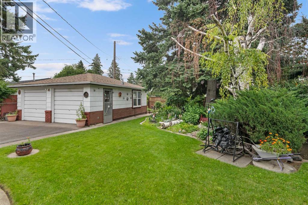 Single Family House Bi-level for Sale in  Foritana Road SE Forest Heights Calgary 