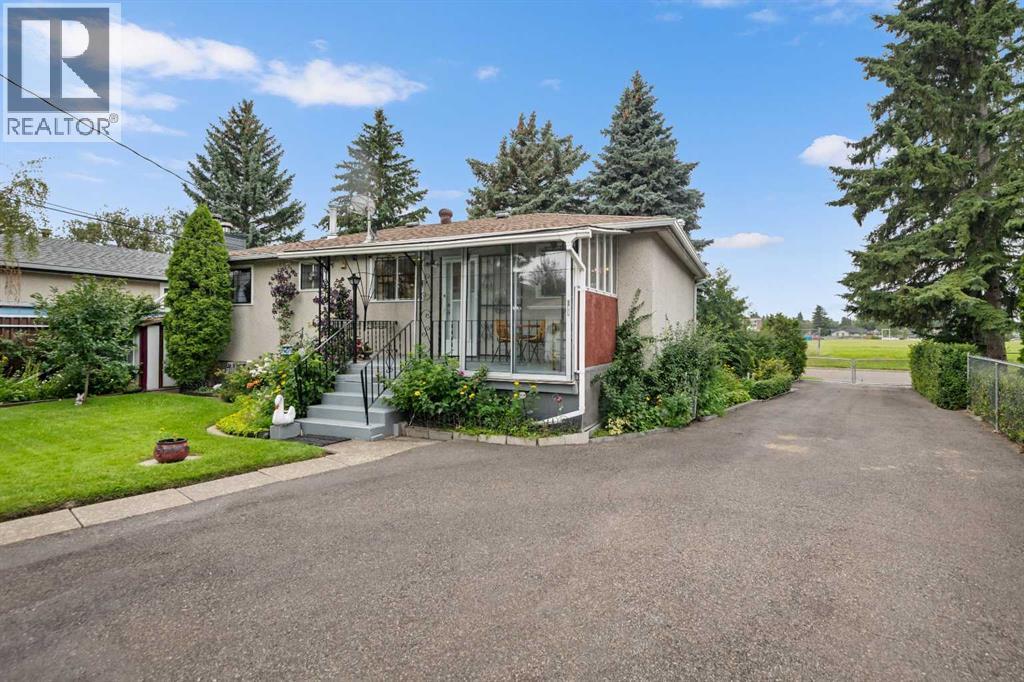 Single Family House Bi-level for Sale in  Foritana Road SE Forest Heights Calgary 