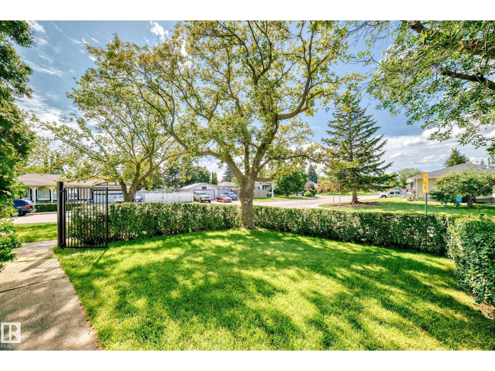 Photo 12 of 1005 Strathcona Dr, Sherwood Park AB