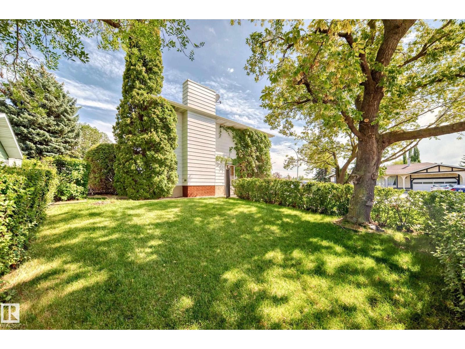 Photo 15 of 1005 Strathcona Dr, Sherwood Park AB