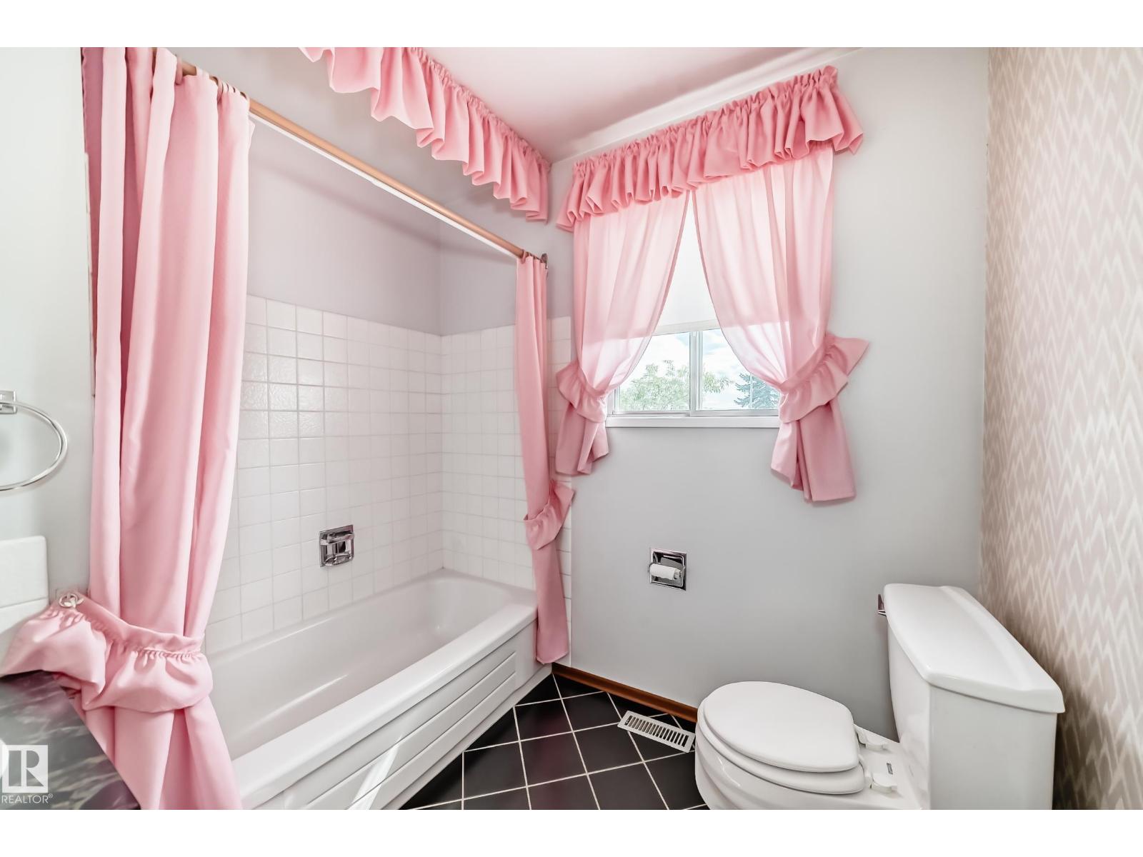 Photo 37 of 1005 Strathcona Dr, Sherwood Park AB
