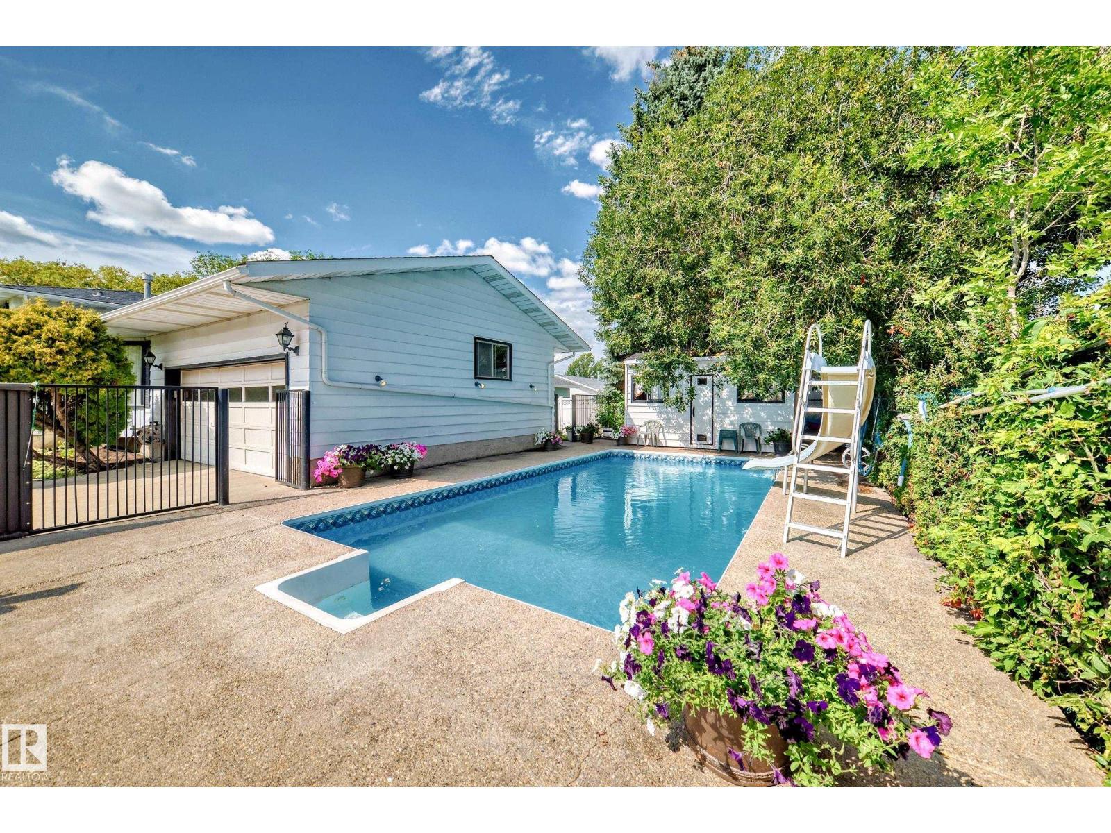 Photo 8 of 1005 Strathcona Dr, Sherwood Park AB