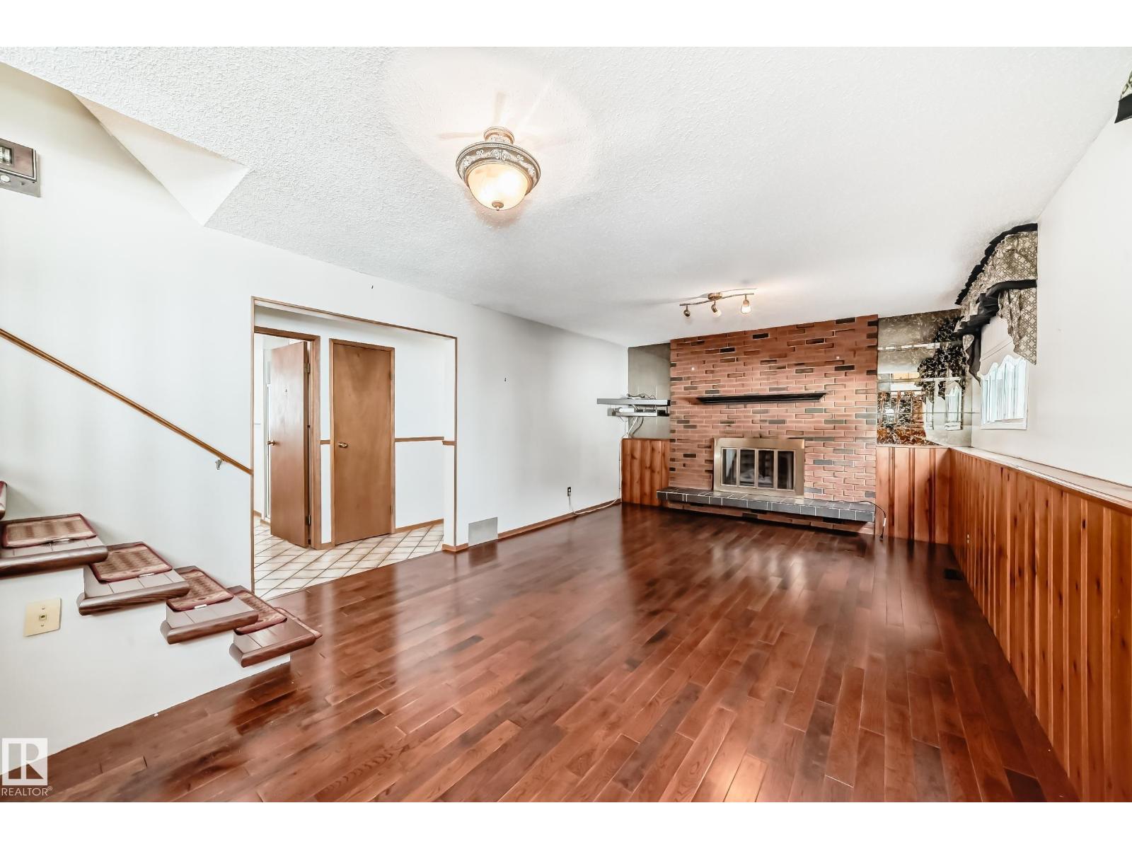 Photo 25 of 1005 Strathcona Dr, Sherwood Park AB