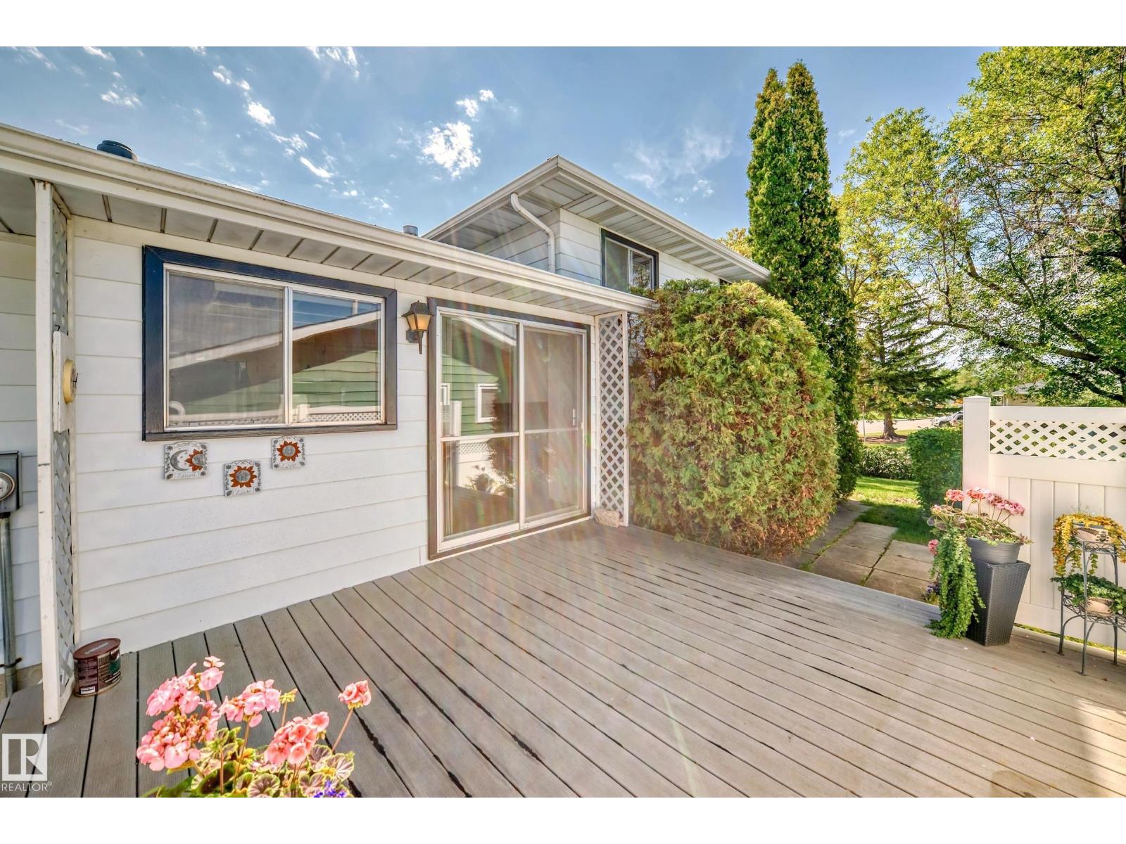 Photo 18 of 1005 Strathcona Dr, Sherwood Park AB
