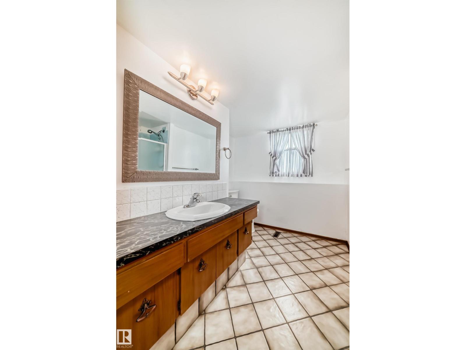 Photo 45 of 1005 Strathcona Dr, Sherwood Park AB
