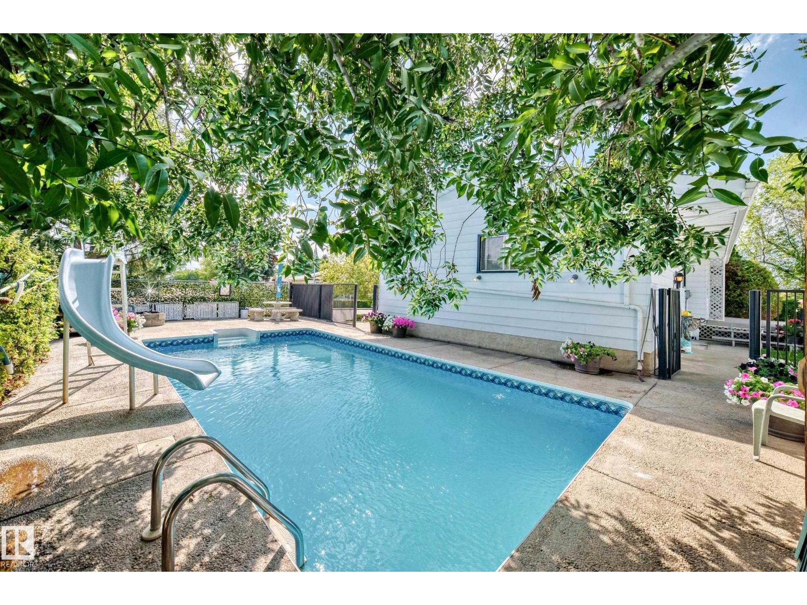 Photo 5 of 1005 Strathcona Dr, Sherwood Park AB