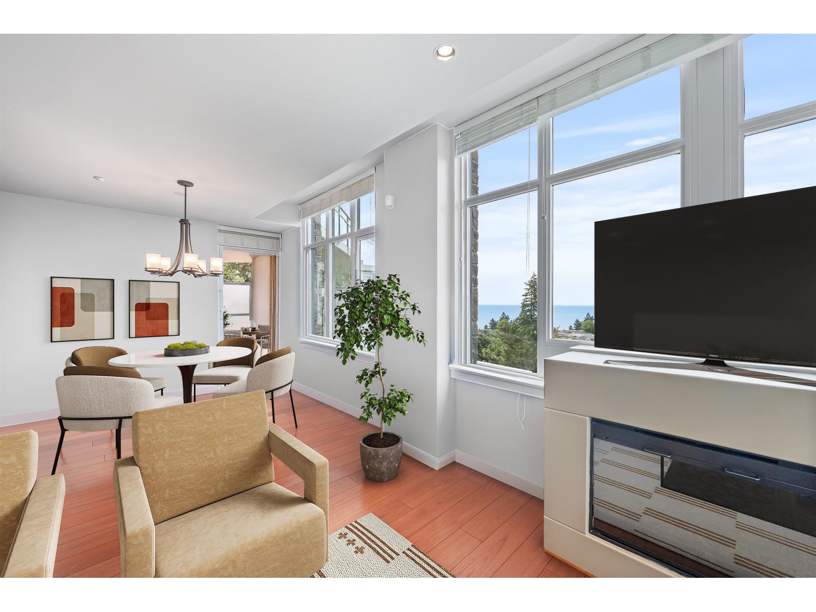 503 14824 NORTH BLUFF ROAD, White Rock