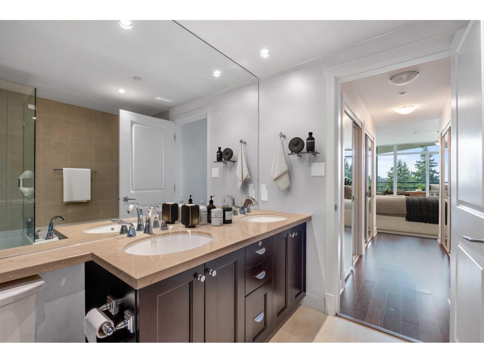 503 14824 NORTH BLUFF ROAD, White Rock