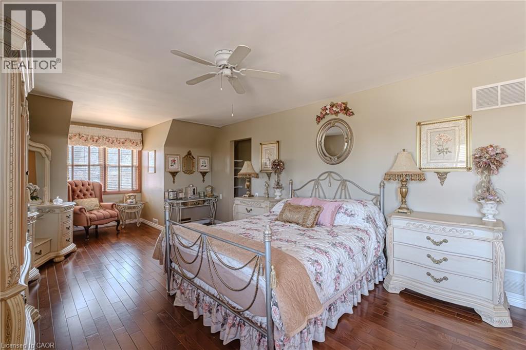 Photo 14 of 136 Country Club Drive, Hamilton ON