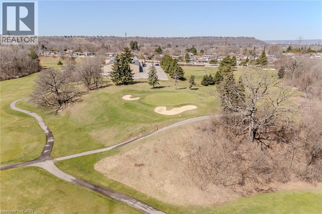 Photo 13 of 136 Country Club Drive, Hamilton ON
