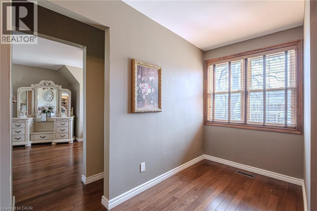 Photo 18 of 136 Country Club Drive, Hamilton ON