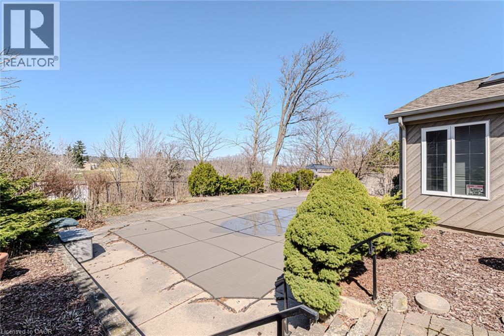 Photo 10 of 136 Country Club Drive, Hamilton ON