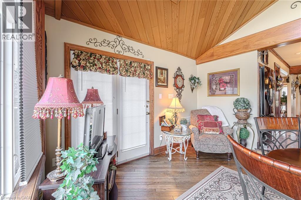 Photo 8 of 136 Country Club Drive, Hamilton ON