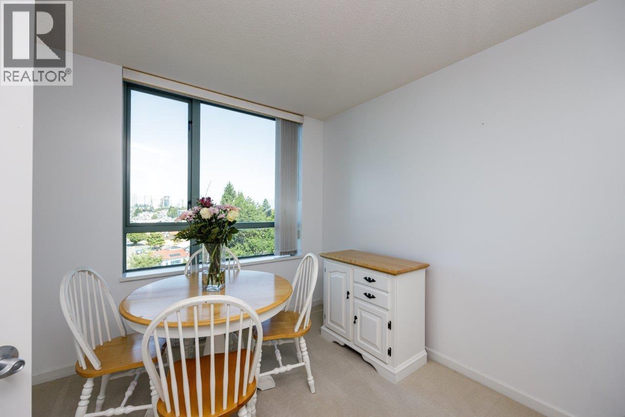 Photo 13 of 806 6611 Southoaks Crescent, Burnaby BC