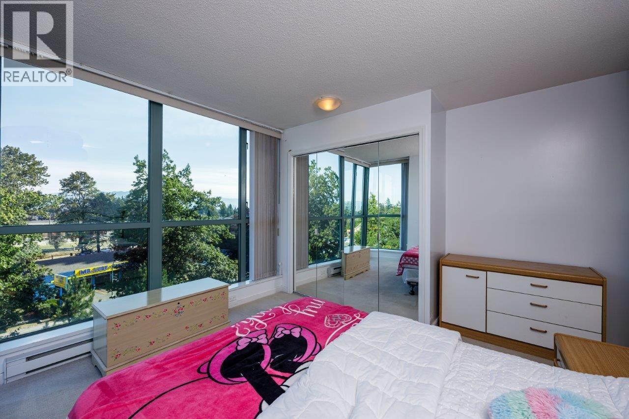 Photo 16 of 806 6611 Southoaks Crescent, Burnaby BC