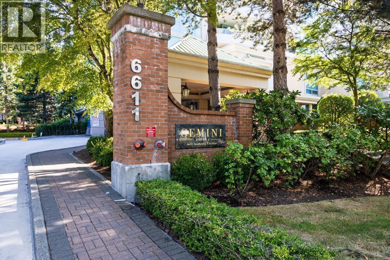 Photo 1 of 806 6611 Southoaks Crescent, Burnaby BC