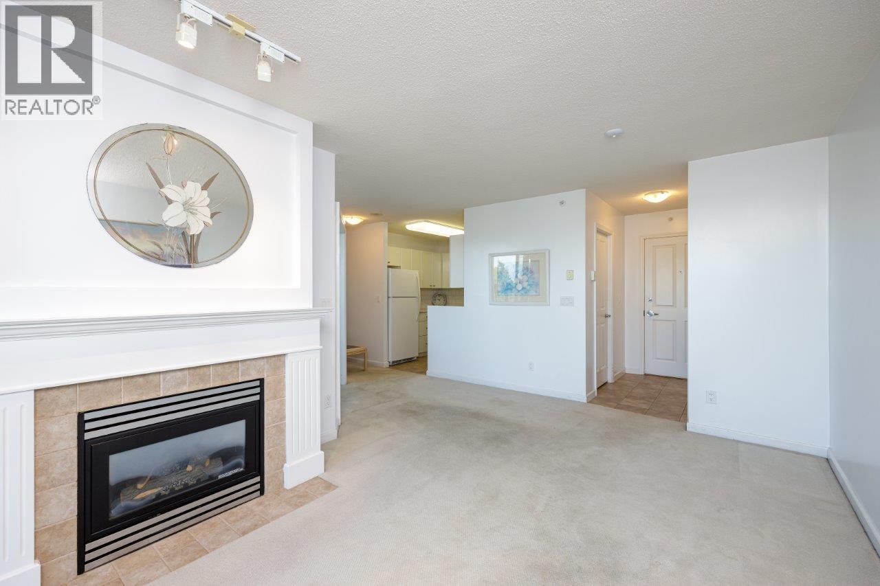 Photo 5 of 806 6611 Southoaks Crescent, Burnaby BC
