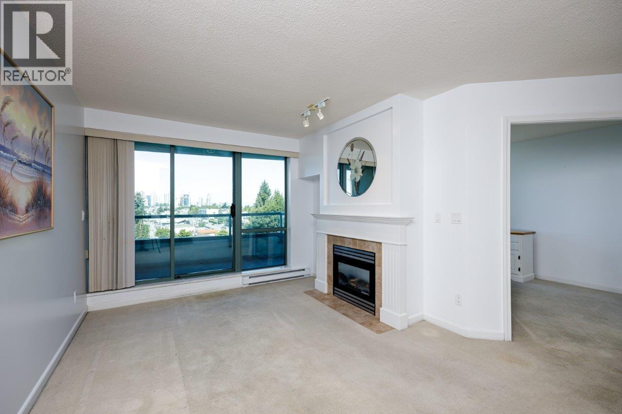 Photo 7 of 806 6611 Southoaks Crescent, Burnaby BC
