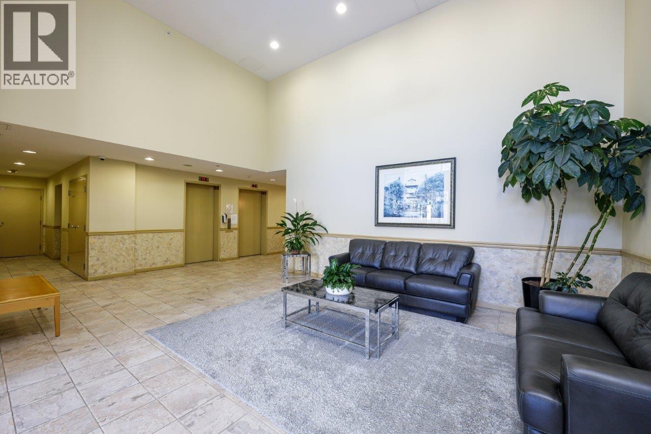 Photo 28 of 806 6611 Southoaks Crescent, Burnaby BC