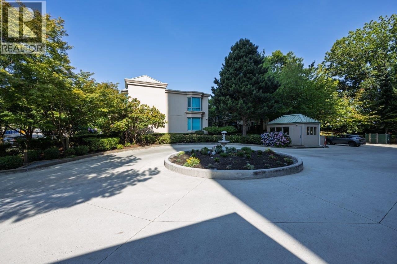 Photo 31 of 806 6611 Southoaks Crescent, Burnaby BC