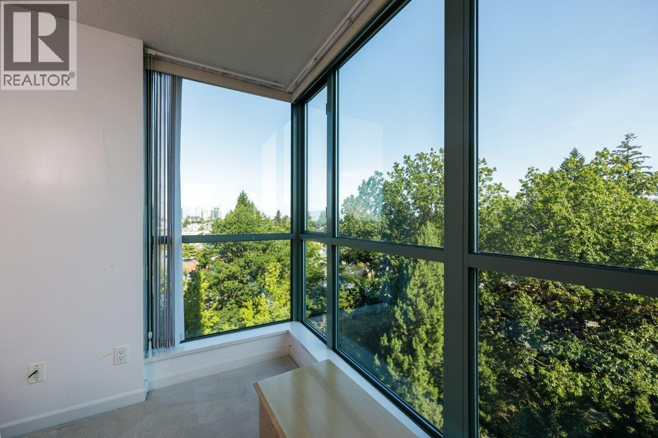 Photo 17 of 806 6611 Southoaks Crescent, Burnaby BC