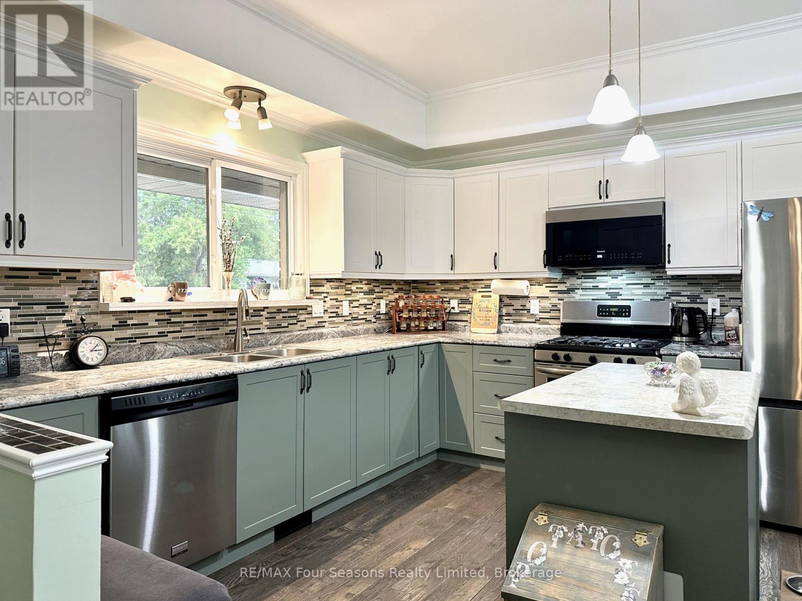 Photo 10 of 225 Christopher Street, Clearview ON