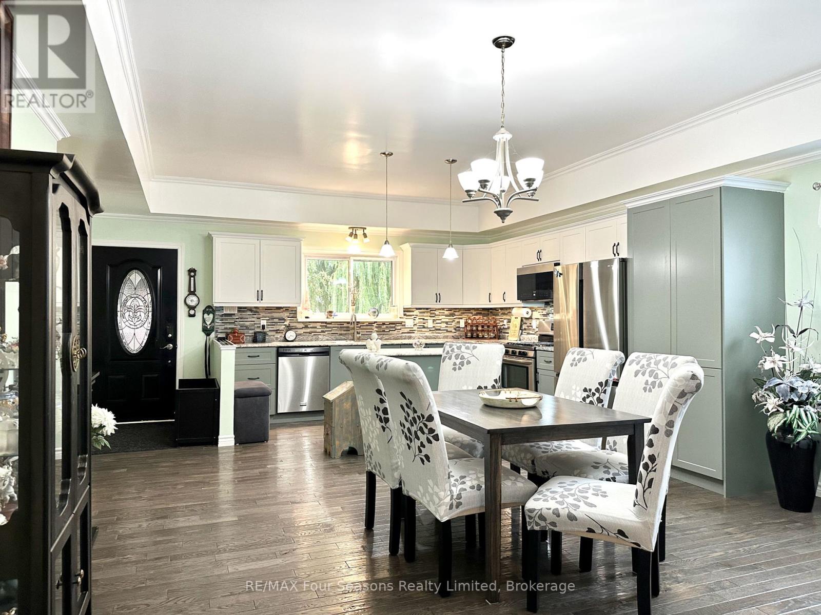 Photo 16 of 225 Christopher Street, Clearview ON