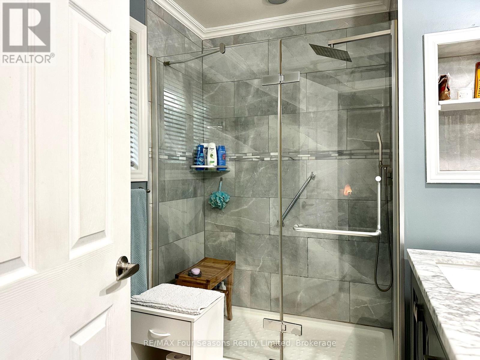 Photo 30 of 225 Christopher Street, Clearview ON