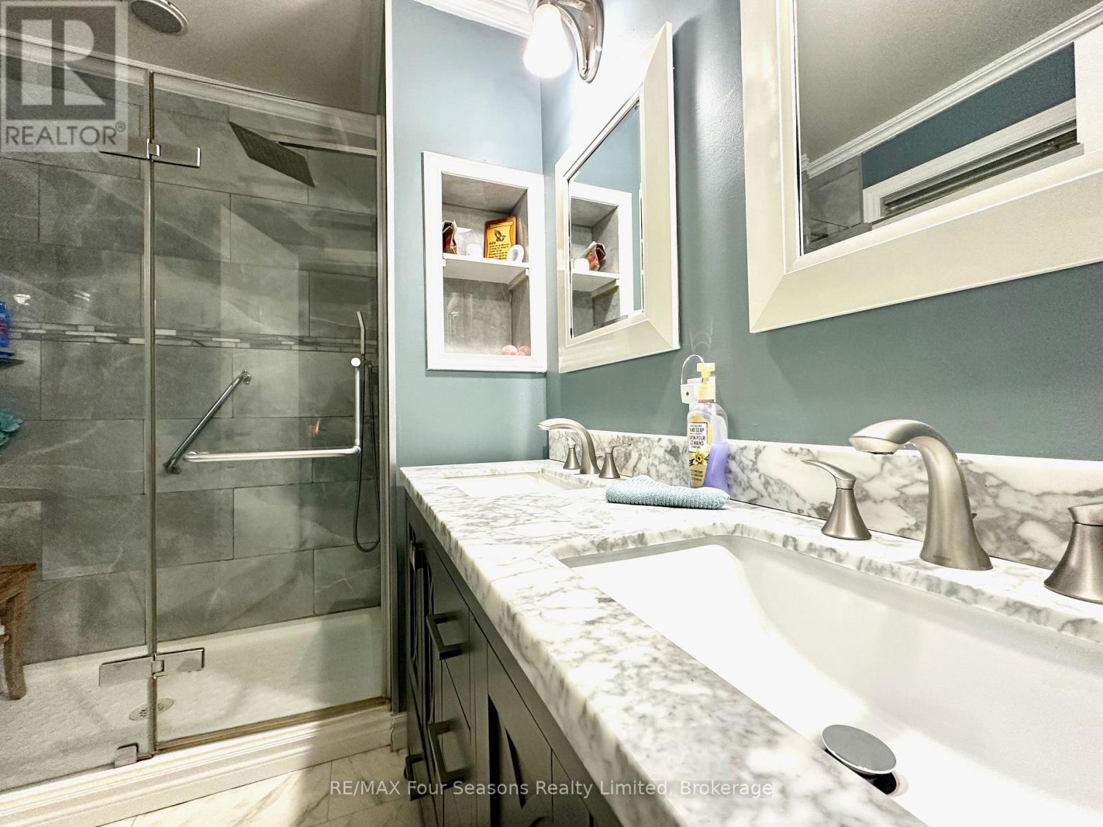 Photo 31 of 225 Christopher Street, Clearview ON