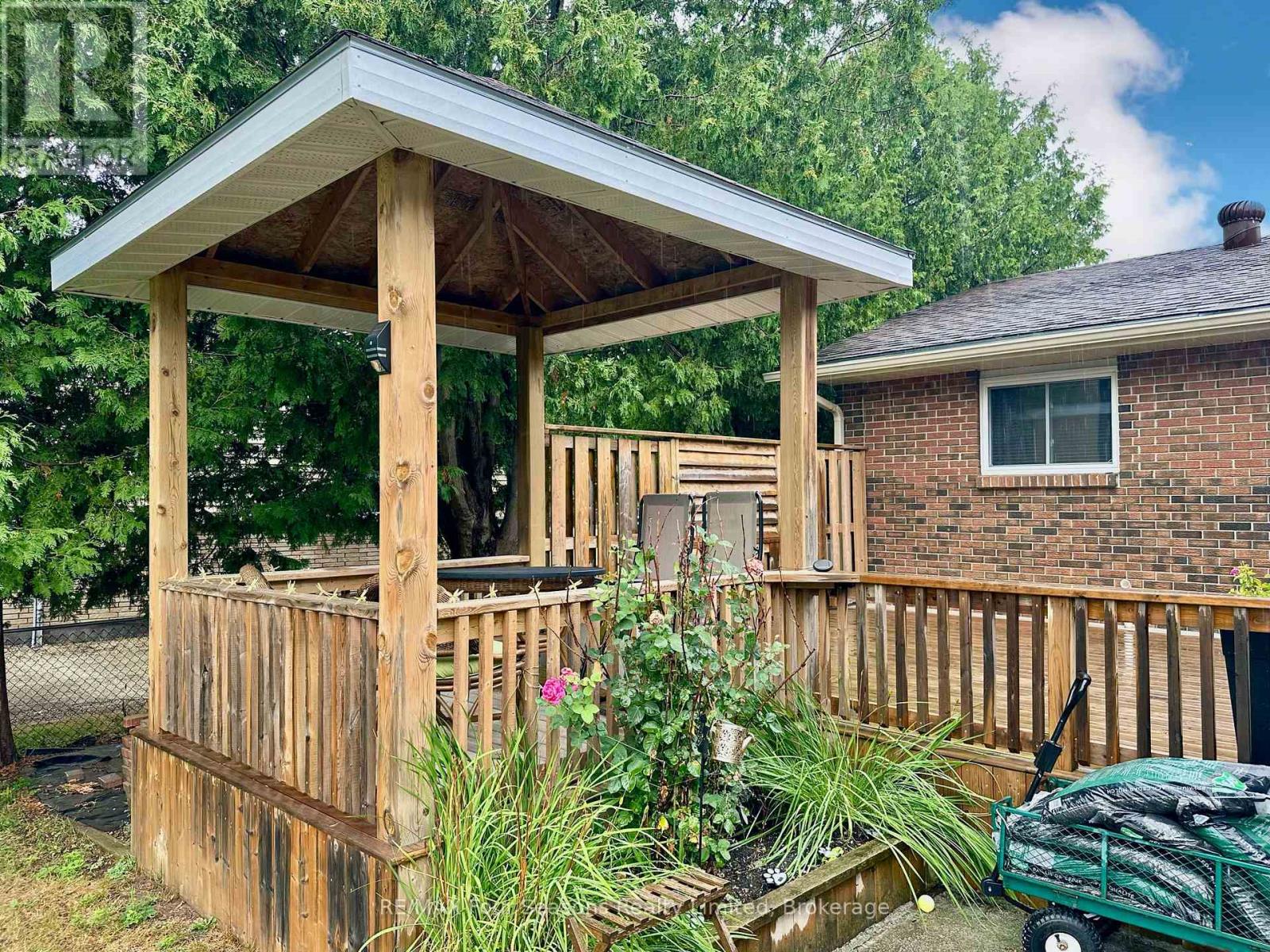Photo 36 of 225 Christopher Street, Clearview ON