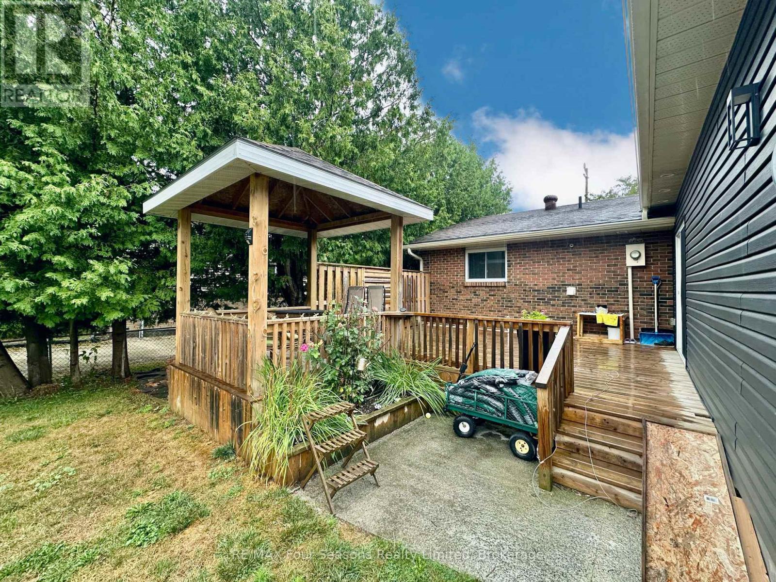 Photo 37 of 225 Christopher Street, Clearview ON