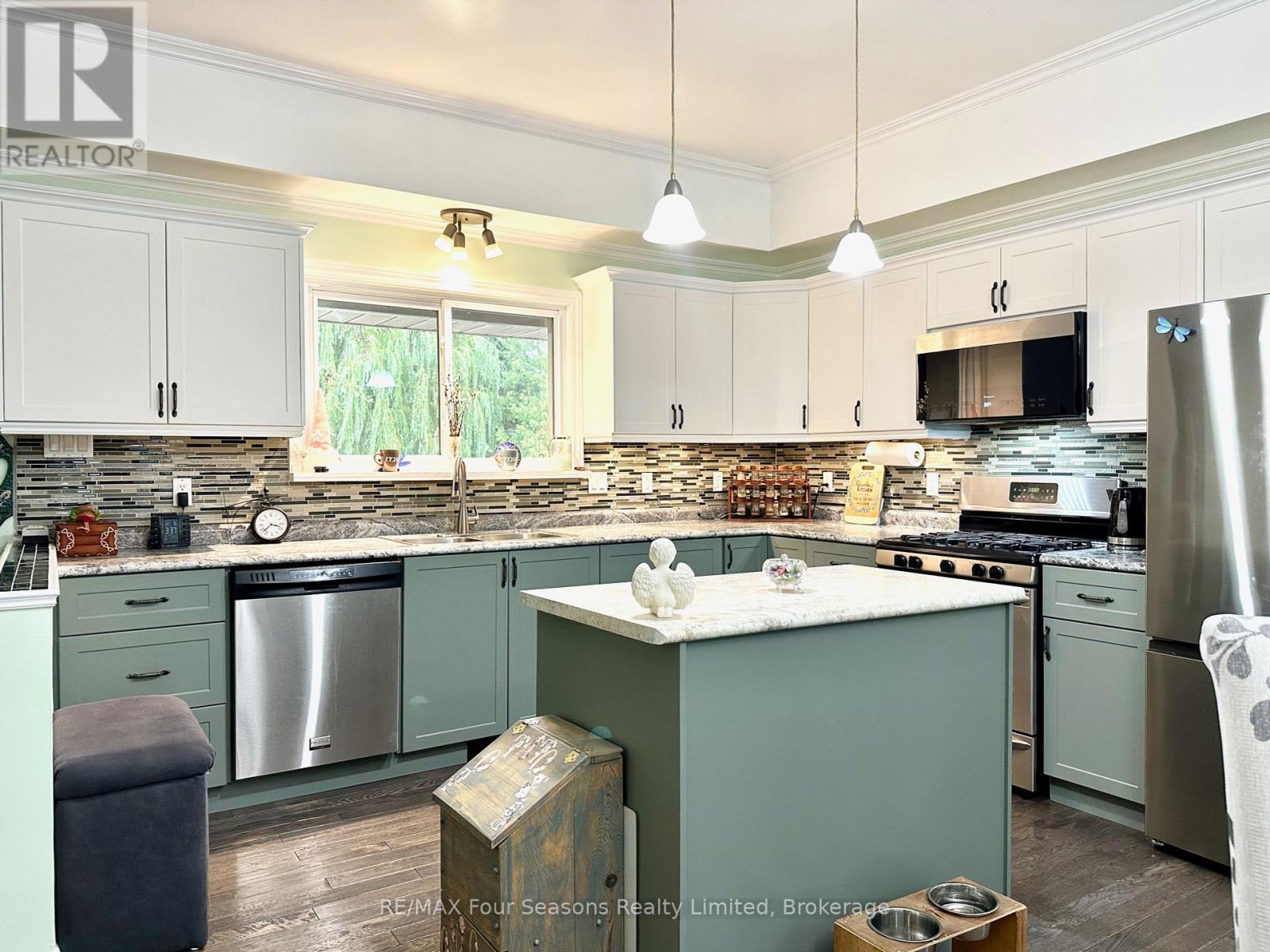 Photo 9 of 225 Christopher Street, Clearview ON